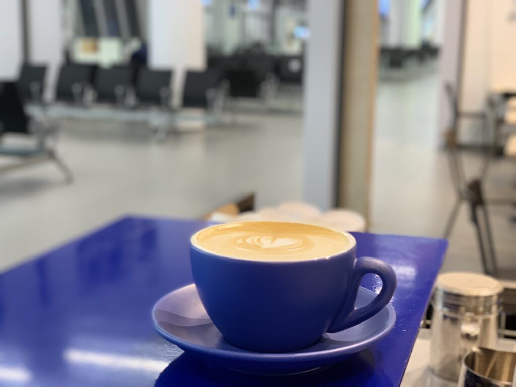 1632435428 383 hora do café no aeroporto t20 gRNXJa