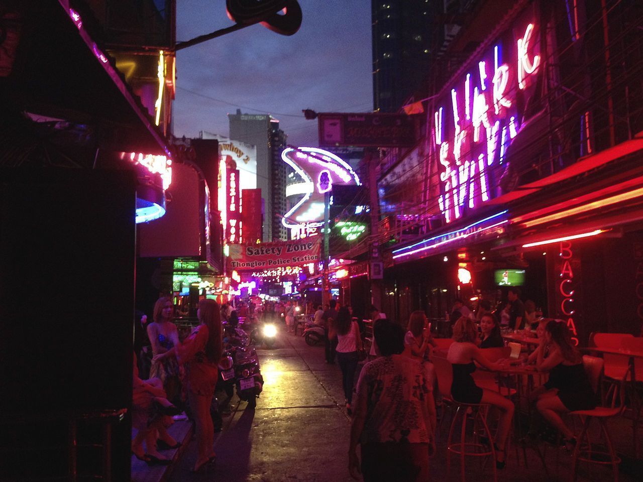 noche del barrio rojo de bangkok