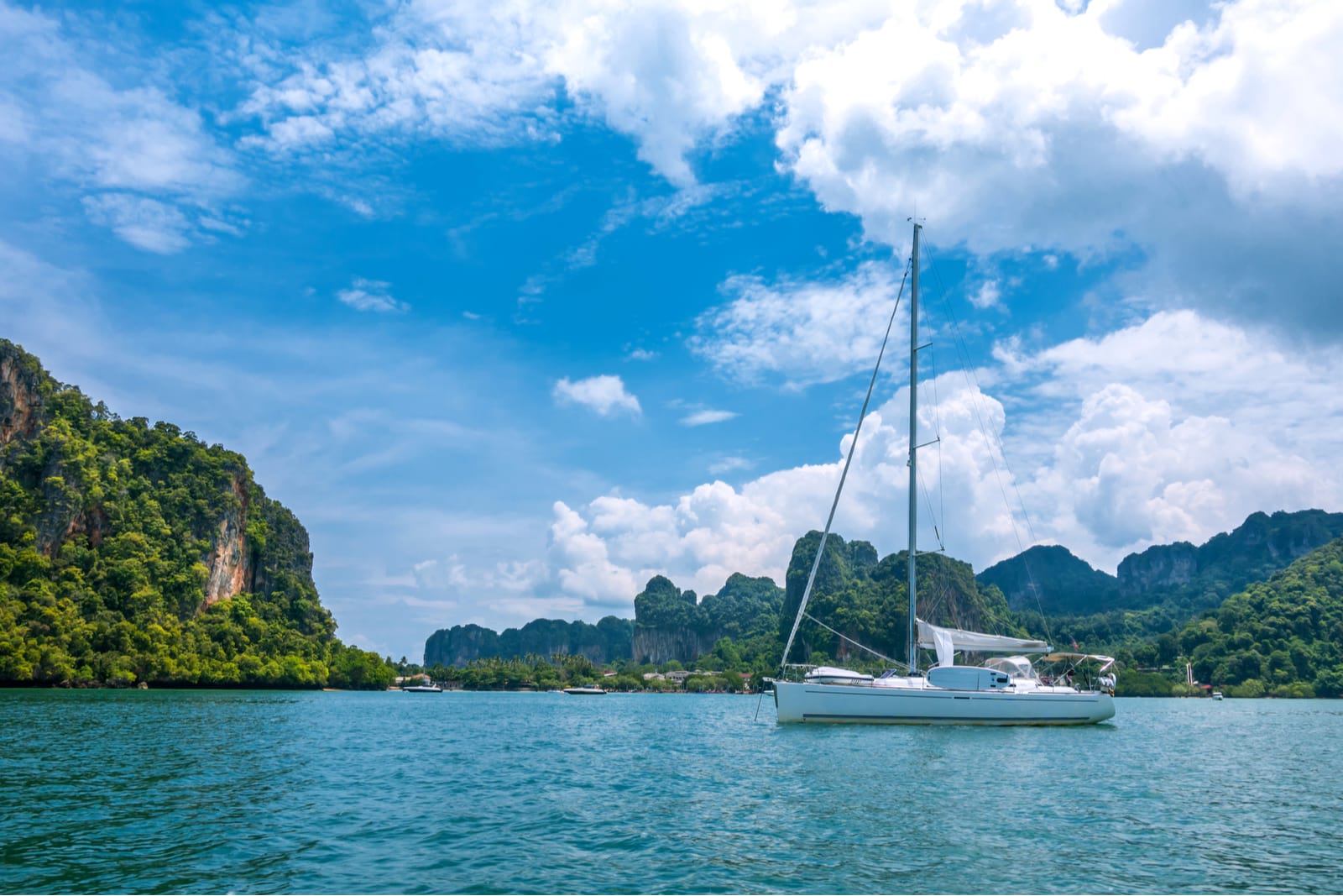 navegación en catamarán en tailandia