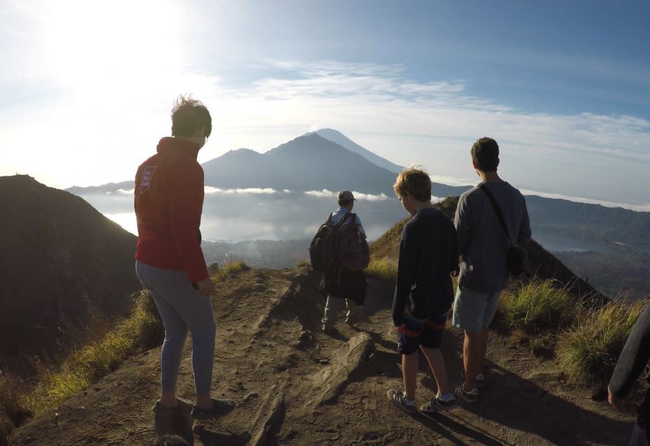 Caminata en un volcán activo