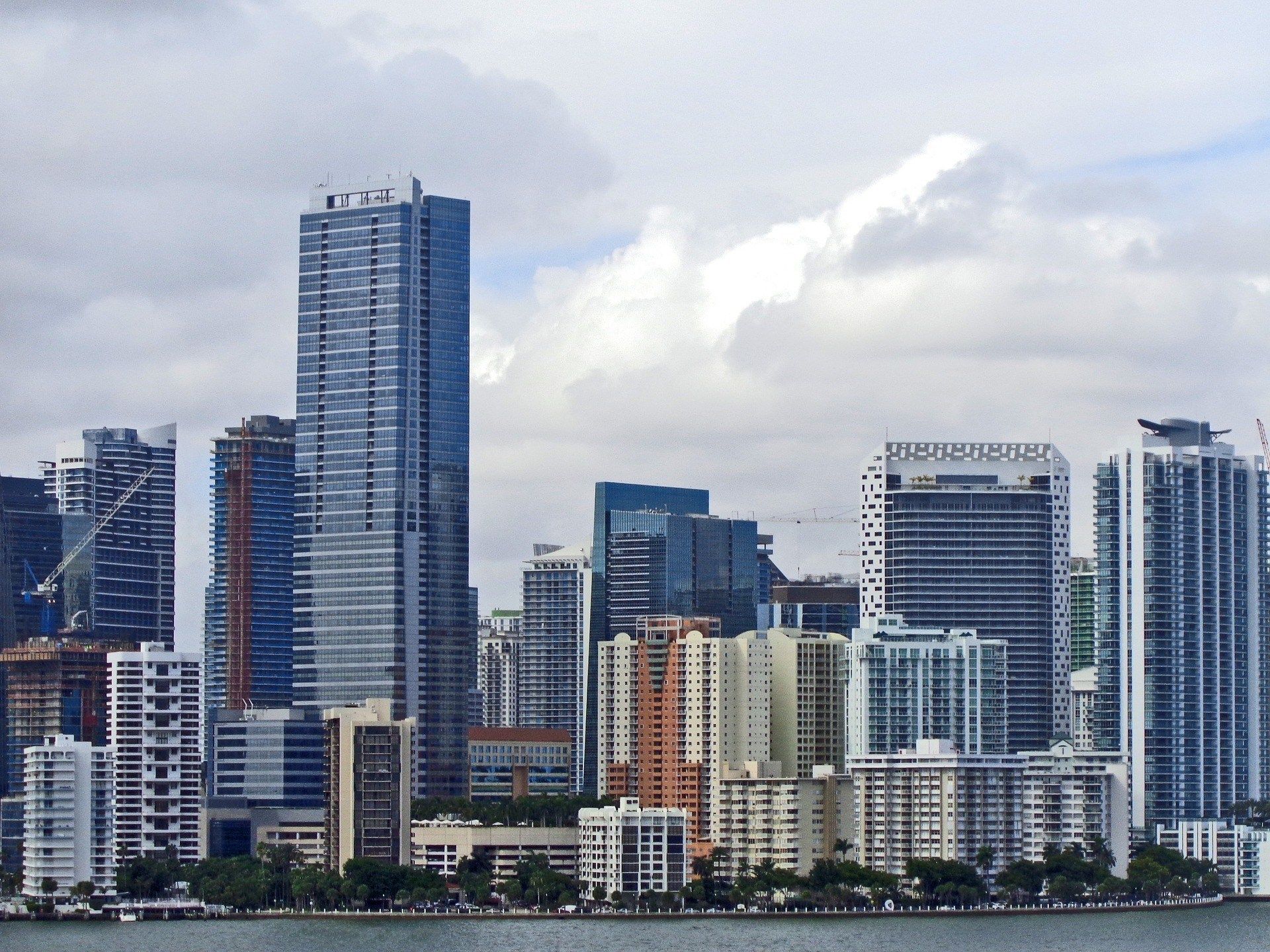 Downtown Miami skyline - mejor Place to Stay for a first time in Miami