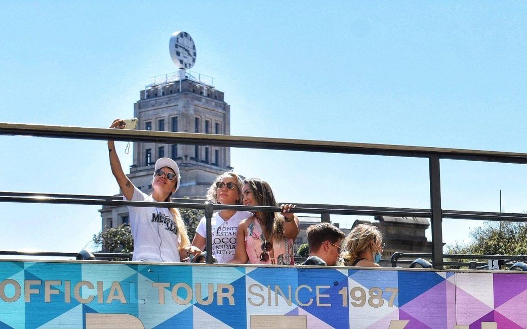 1657749379 775 barcelona bus tour tourists
